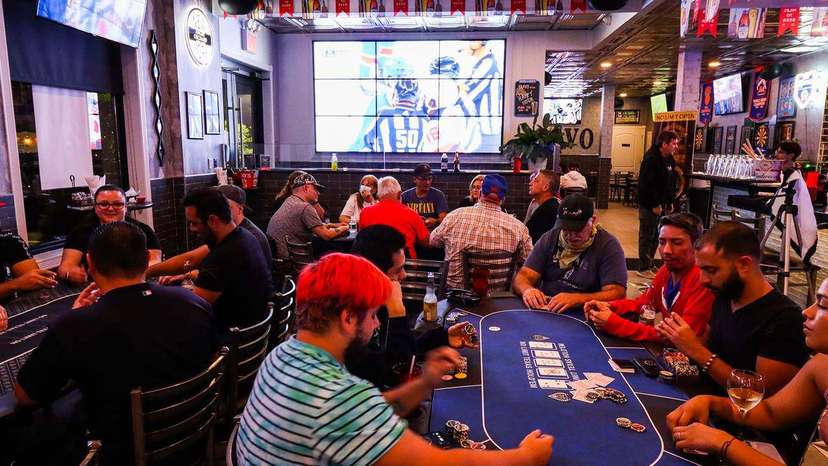 Bravo Pizzeria dining room and bar on New Dorp Lane in Staten Island